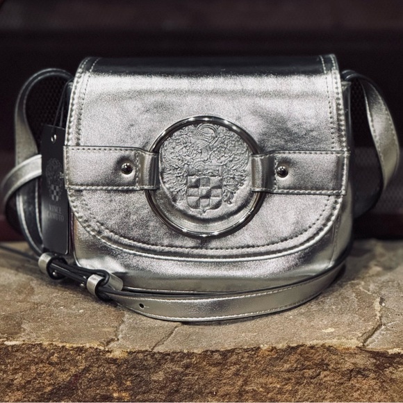 NWT VINCE CAMUTO METALLIC SILVER CROSSBODY retails $88.00 - Picture 2 of 9